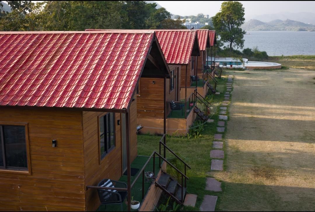 Reasonable lakeside stay Udaipur cottages
