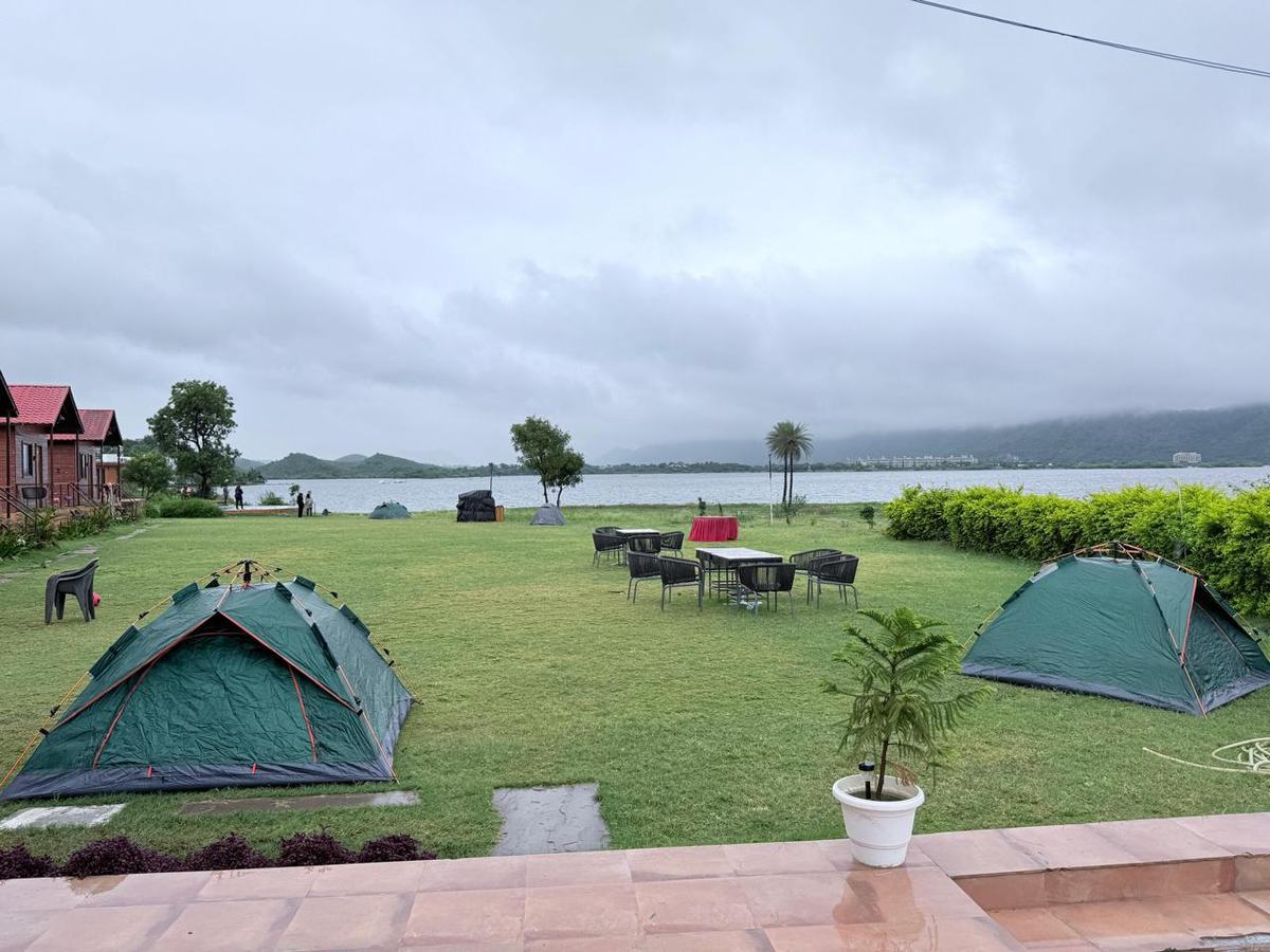 Lakeside lawns and tents at The Udaisarovar