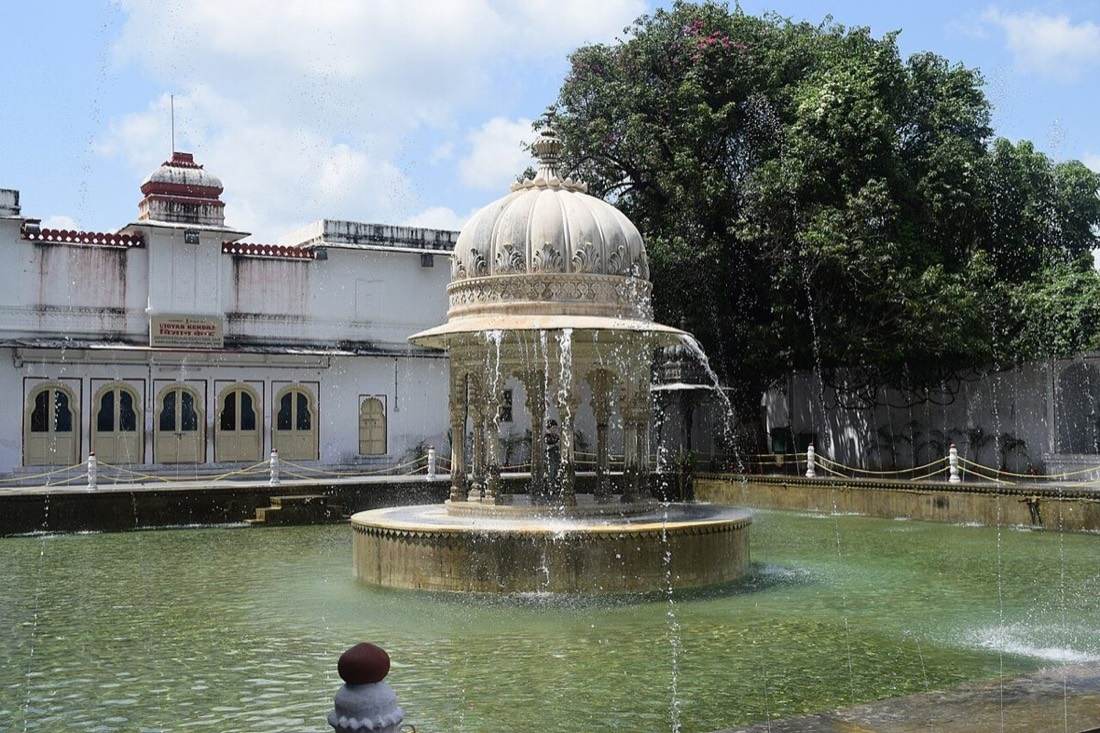 Saheliyon ki Bari fountain
